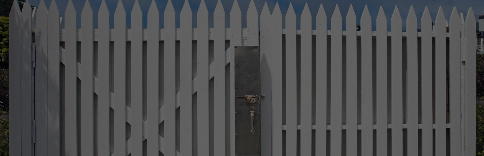 breadcrumb hero Custom Gates